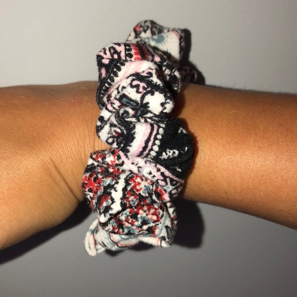 Scrunchie - Picture 2 of 3